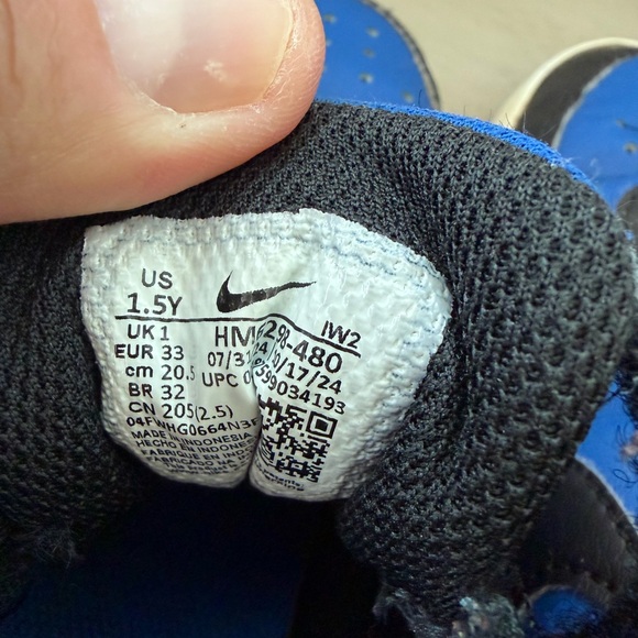 Nike Youth Black and Blue Sneakers - Size 1.5 - Picture 5 of 5